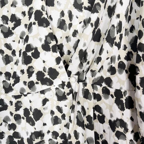 Cabi Medium White Black Gray Rosette Blouse Long Sleeve Print V Neck Wrap #5898 - Picture 5 of 10